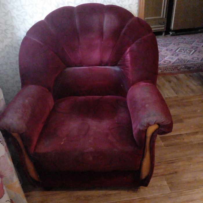 Диван и два кресла,два шкафа