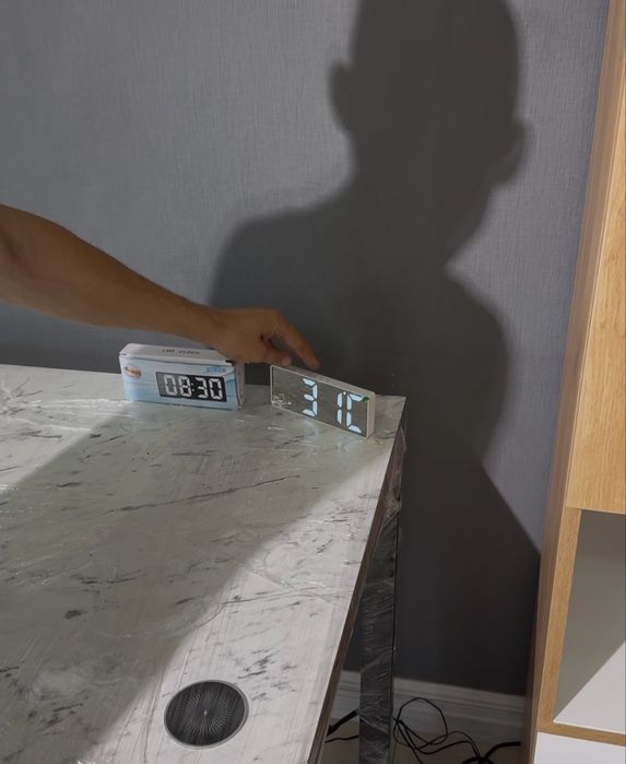 Компьютерный стол с USB и беспроводной зарядкой , сенсерной подсветкой