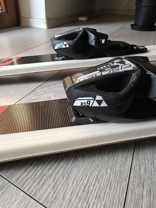 Schiuri Fischer Cruzar Fire 160 cm + legături Fischer RS9