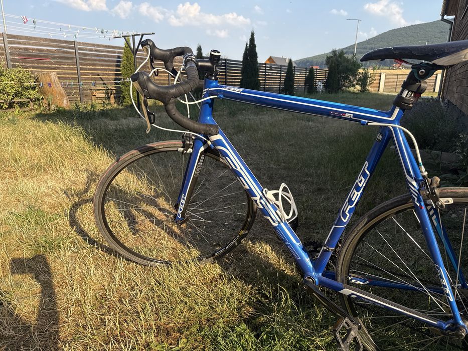Bicicleta cursiera FELT