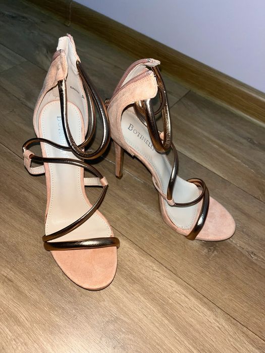 Розови високи сандали