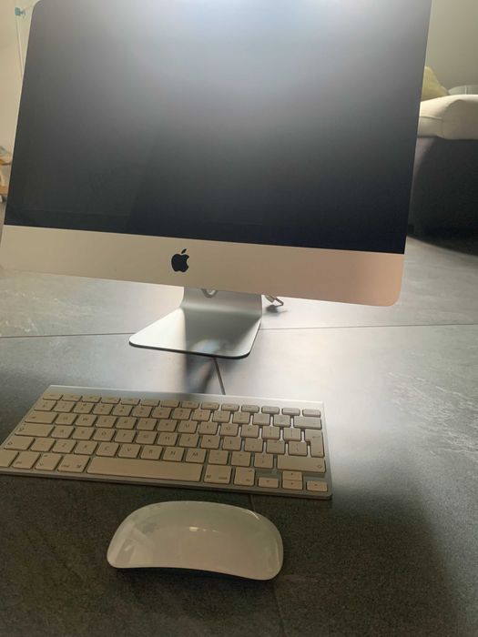 Apple iMac 21.5" Mid 2014, SSD 500GB, 8GB RAM, с клавиатура и мишка