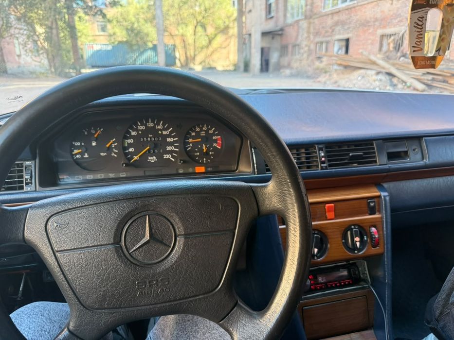 Mercedes Benz E200