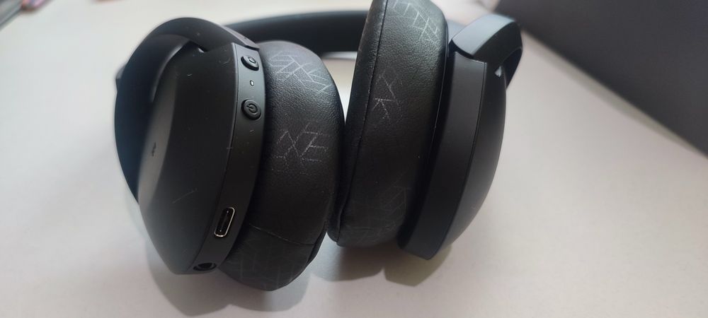 Продам наушники сони (sony)