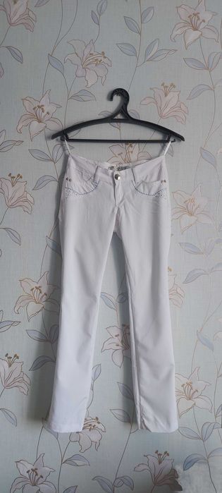 Брюки летние бежевые белые