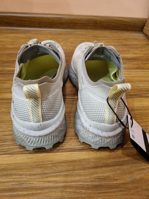 Продавам чисто нови маратонки за джогинг на фирмата Зара