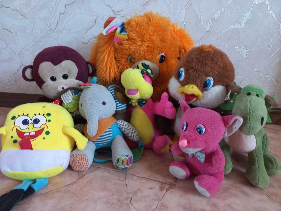 Игрушки мягкие + лабиринт