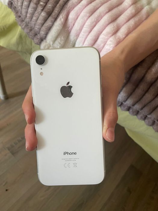 Продам iPhone xr отличным состоянием