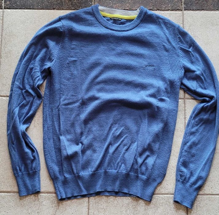 Vand bluza noua Guess