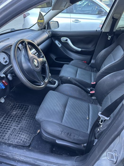 Seat Leon на части или цял