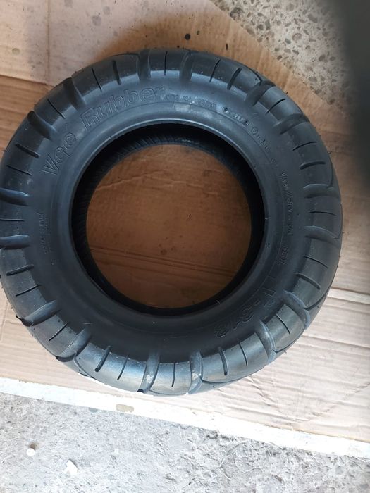 Vând cauciucurii pentru motoreta