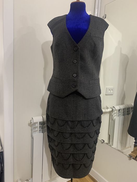 Костюм офисный, шерстяной.