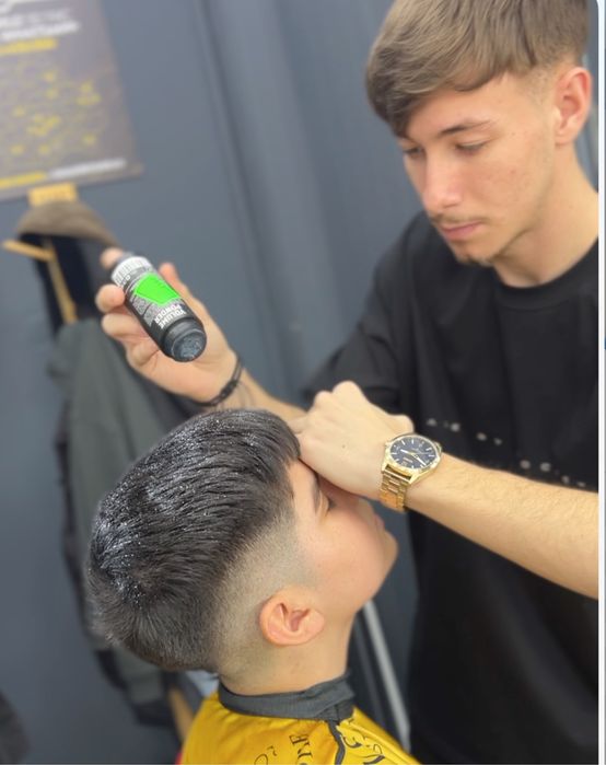 Tuns gratuit pentru bãrbați in Pitesti la frizer .