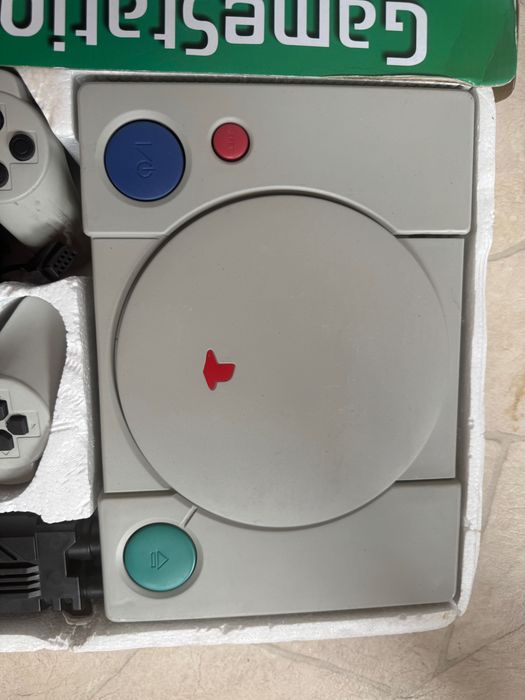 Consola retro game station ,,The Poly Machine''
