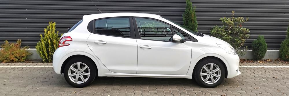 Peugeot 208--An 2014--Diesel 1.6--Revizii doar Peugeot