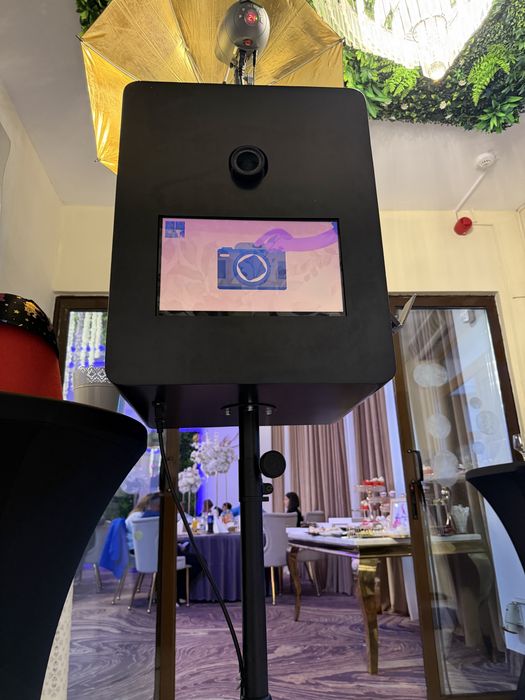 Vand cabina foto/photobooth complet echipata cu fundal si accesorii