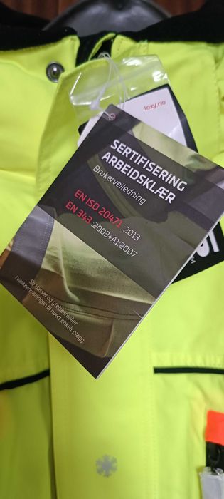 Работно яке с светлоотраьителни ивици