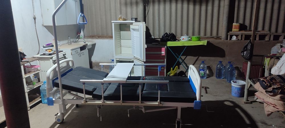 Медицинская кровать с матрасом