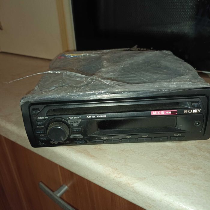 радио касеофон за кола sony .нов.