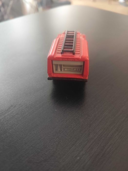 Продавам пожарна български Matchbox Range Rover Carmichael Commando