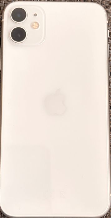 ПРОДАВАМ iPhone 11 64 GB БЯЛ
