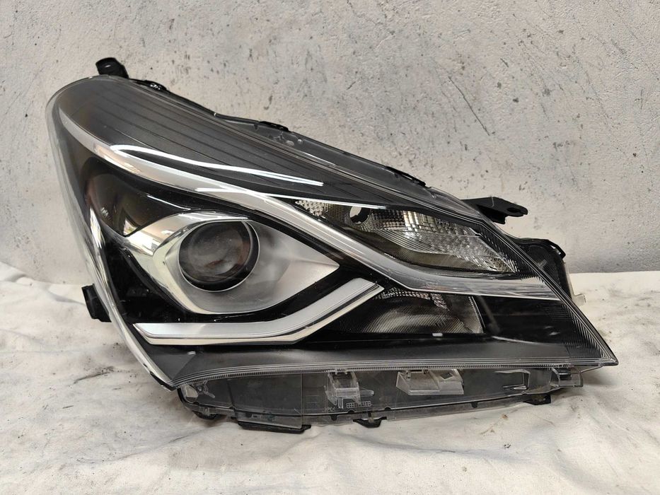 Оригинален фар Тойота Ярис  Toyota Yaris