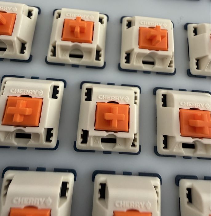 100 Switch-uri Cherry MX Falcon Heavy Tactile