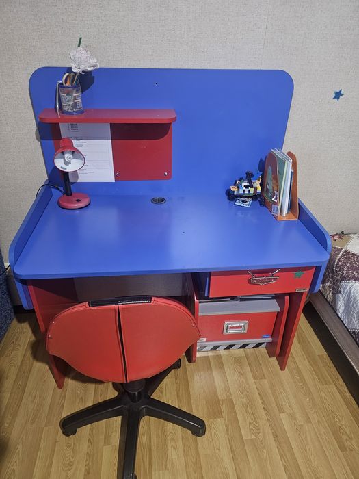 Стол компьютерный детский