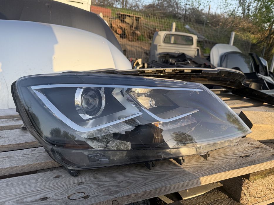 Фар Seat Alhambra 2011 год.-