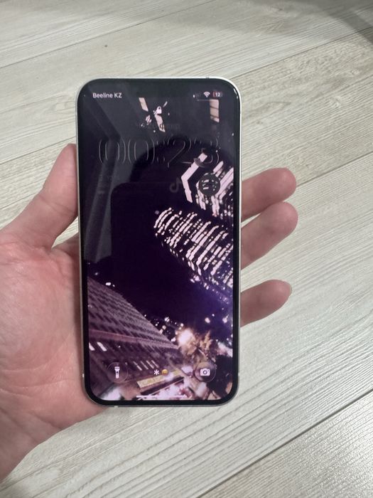 Смартфон IPhone 13 цвет белый 128гб