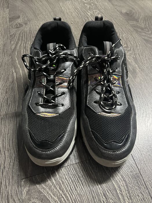 Кроссовки женские