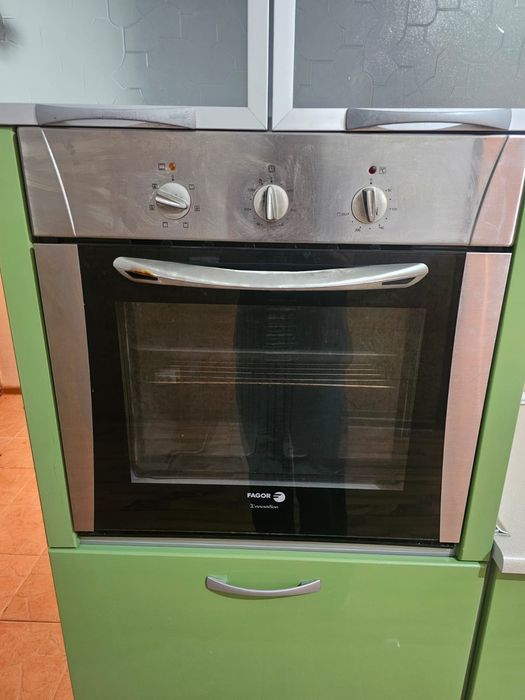 Продаю духовой шкаф