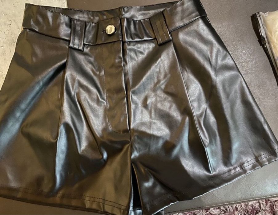 Дамски къси кожени панталонки XS