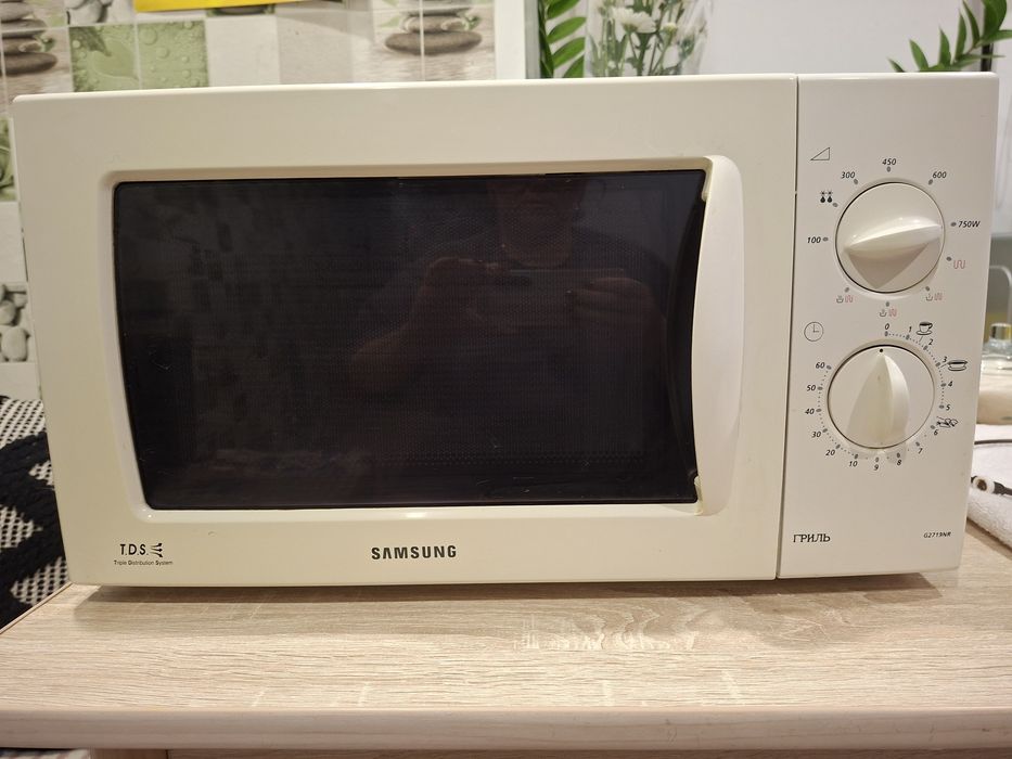 Продам микроволновую печь Samsung