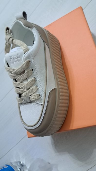 Модный кроссовка 37 р