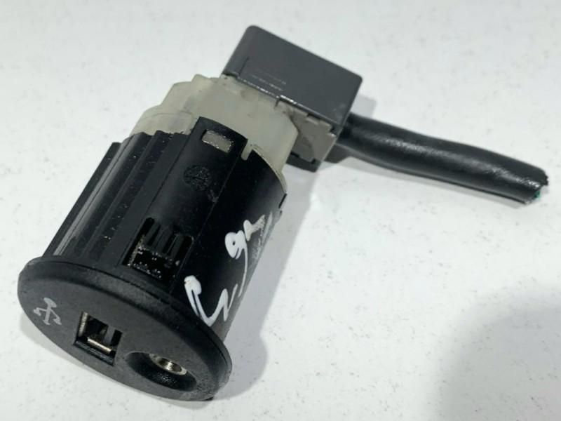 Priza bricheta Nissan Qashqai (2007-2010) [J10]