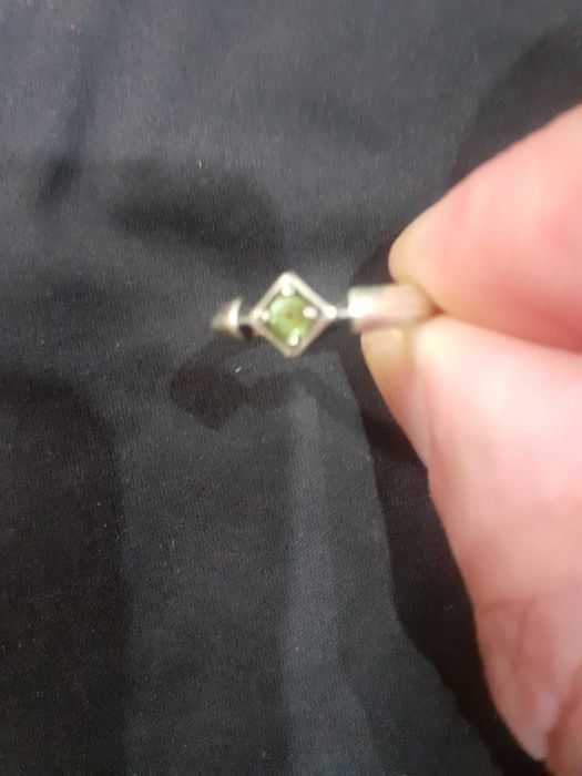 сребърен дамски пръстен със зелена камъчка италианско родирано сребро