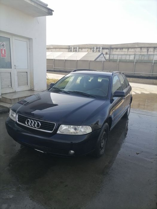 Vând Audi A4 pe piese