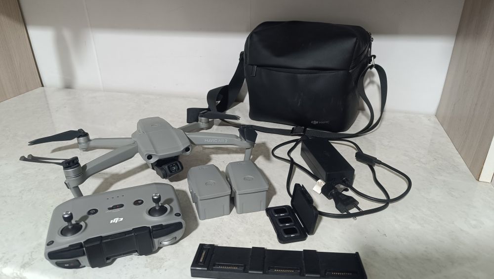Дрон DJI Mavic Air 2 Fly More Combo