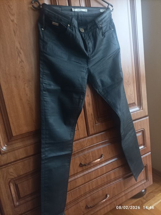 4 pantaloni efect piele