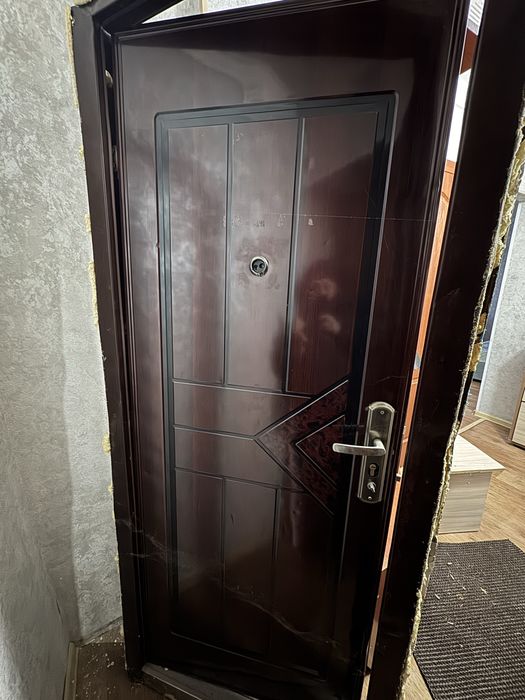 Продается входная дверь