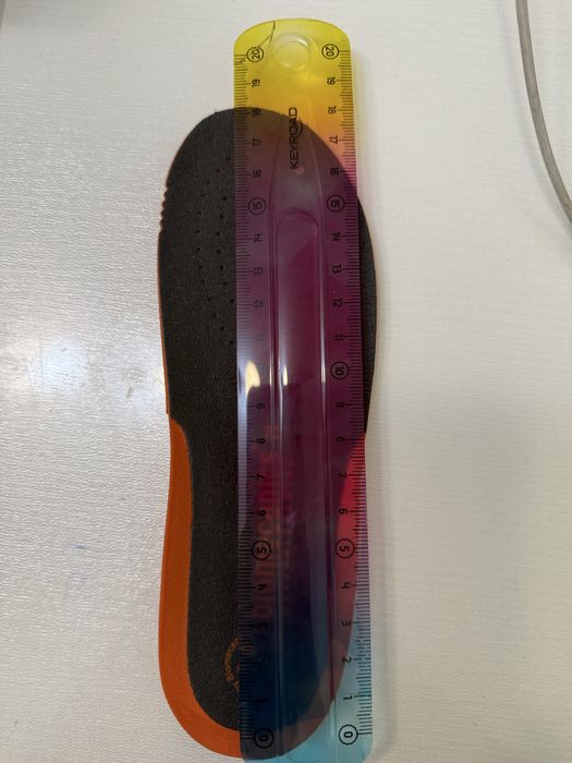 Кроссовки черные на 29 размер