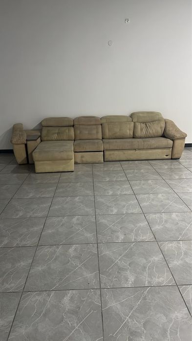 Диван старенький