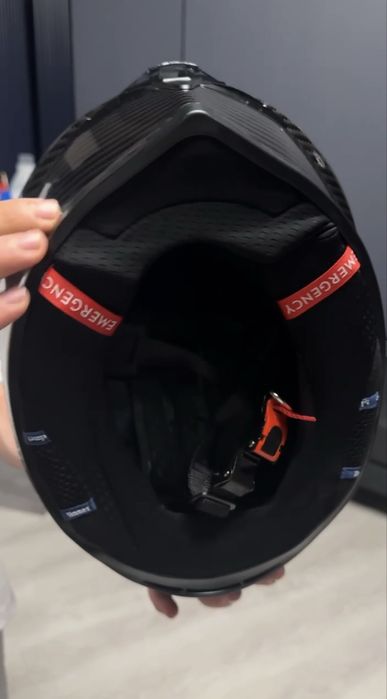 AGV Carbon Style Shlem