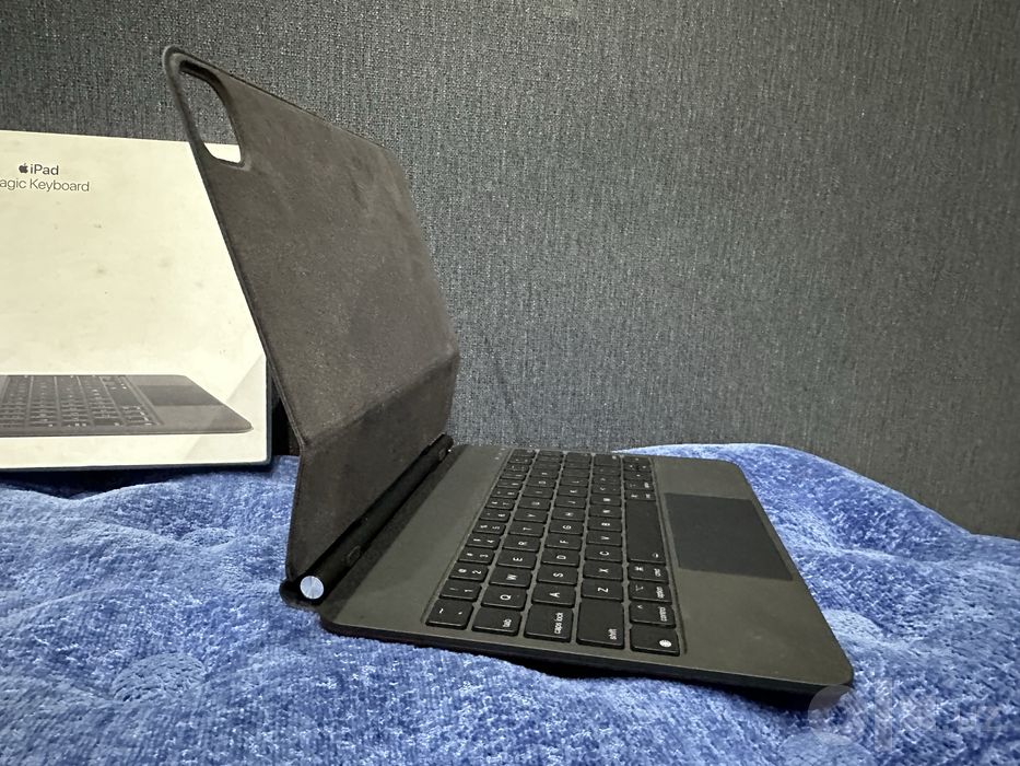 * чехол клавиатура для Apple iPad в идеальном состоянии
