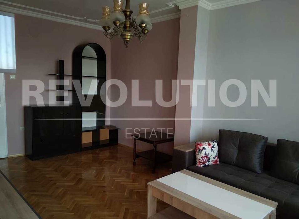 Четиристаен апартамент в сърцето на Варна