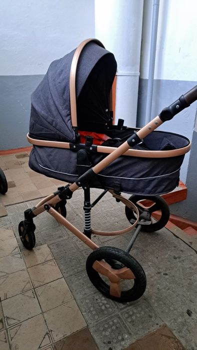 Коляска всесезонная фирменная