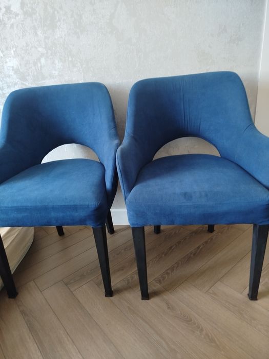 Продам кресло кухонный 4 шт, и стол кухонный -1,20 на 80