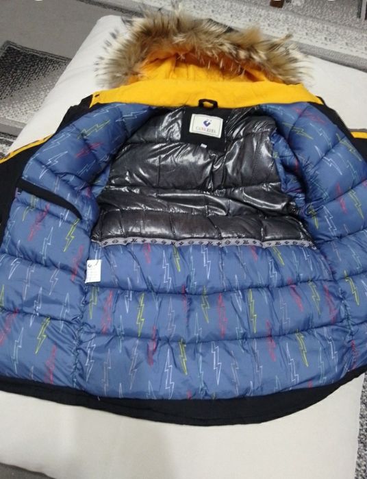 Продам куртку на мальчика 8-9 лет