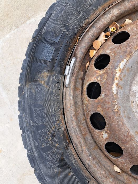 Roti cu cauciucuri de iarna 205 65 16c